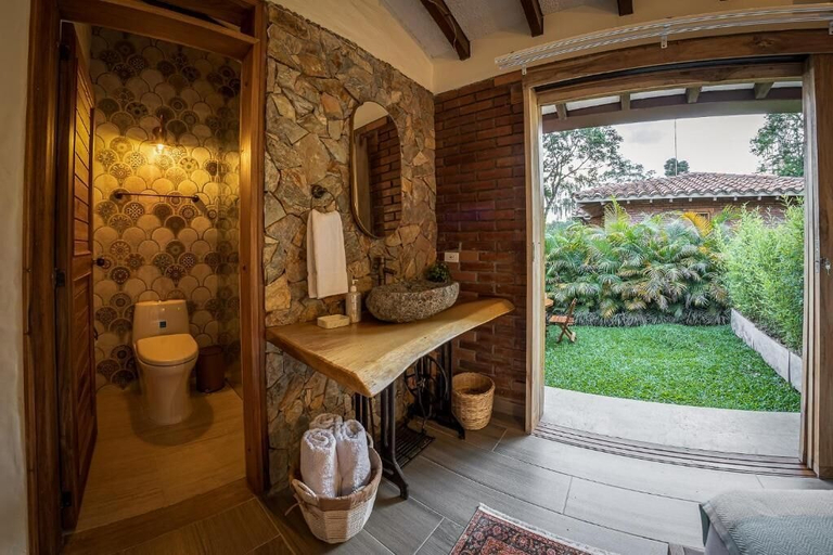 Bathroom 2, Petra Santa Hotel Boutique, Pereira
