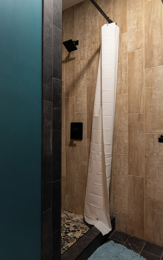 Bathroom 3, Hostel SoHa, Van Buren