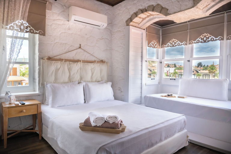 Bedroom 3, Anıt Konak, Çeşme