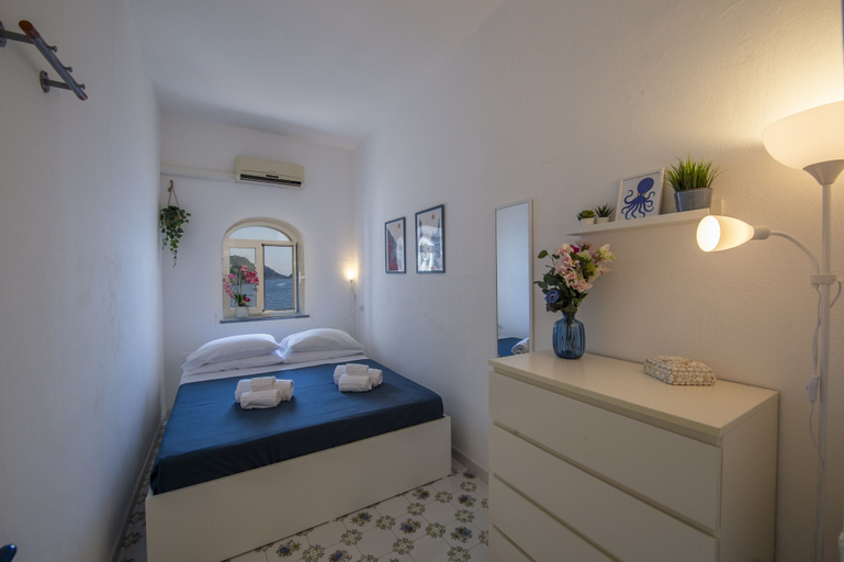 Room 5, Casa Albachiara Waterfront Just Steps From the Beach, Salerno
