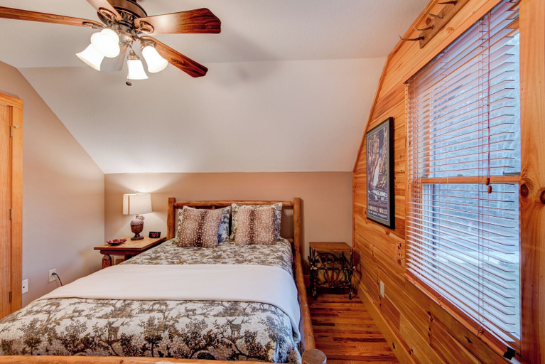 Interior 4, River Roost, Ashe
