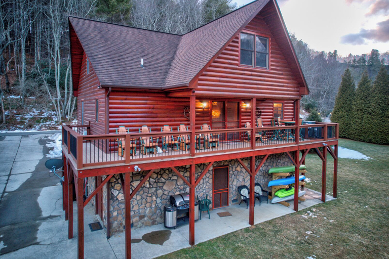 Interior 5, River Roost, Ashe