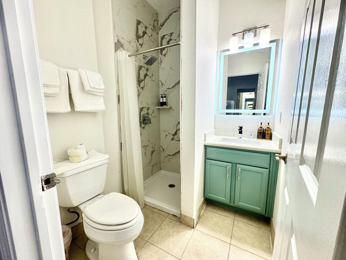 Bathroom 4, Athens Hotel Suites, Houston