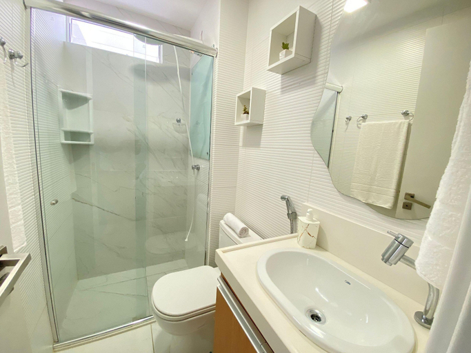 Bathroom 3, Branco Haus by Hosppedar, João Pessoa