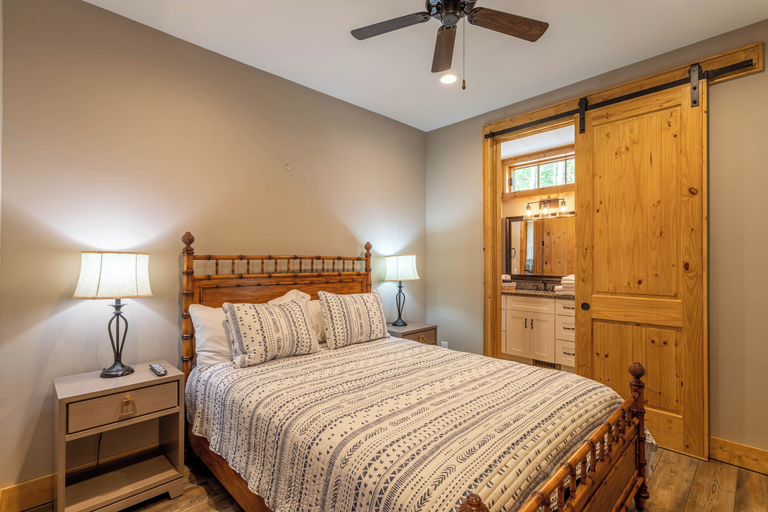 Interior 3, Valley View, Avery