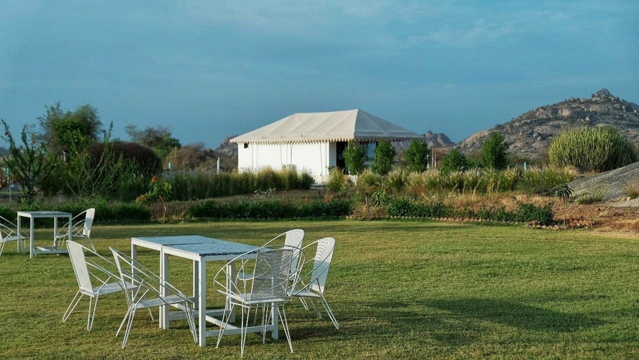 Outdoor dining 4, Innara Hospitality, Pali