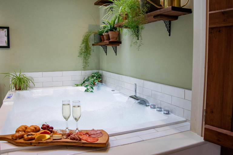Bathroom 3, The Pear Tree Inn, Suffolk