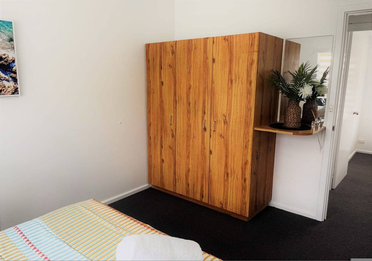 Room 2, Esperance Little Units 4, Esperance