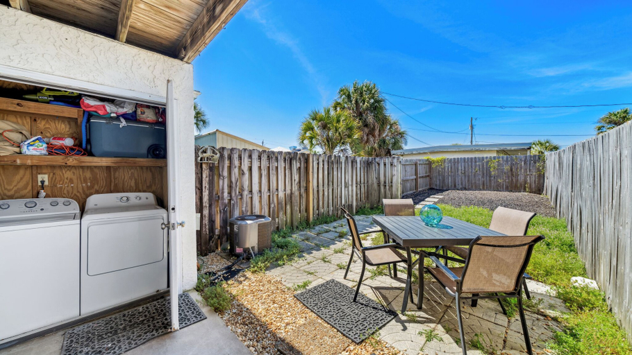 Interior 2, Sea Esta - Minutes to Beach Pet-friendly!, Bay