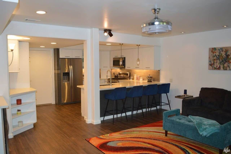 Interior 2, 2BD Ground Floor Condo in Gated Gardens Pool&spa, Riverside