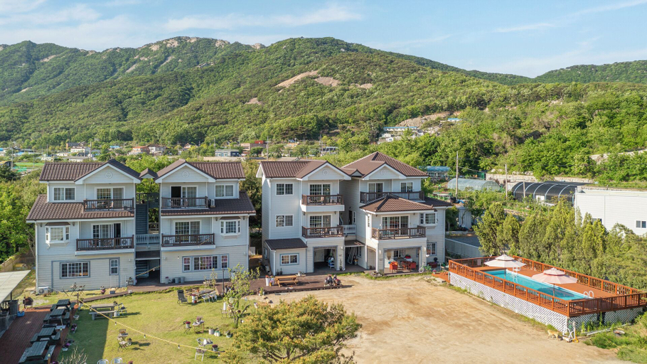 Exterior & Views 2, Ganghwa Rodemhouse Pension, Ganghwa