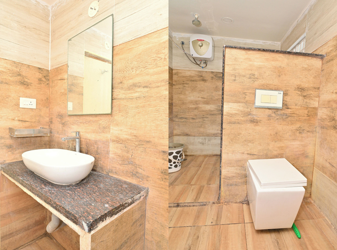 Bathroom 2, HOTEL GANESH MAHALAKSHMI INN, Guntur