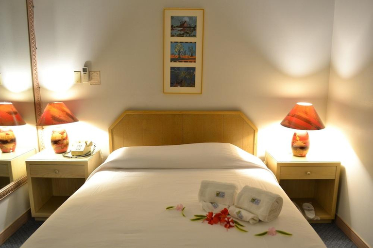 Bedroom 2, West Plaza Desekel