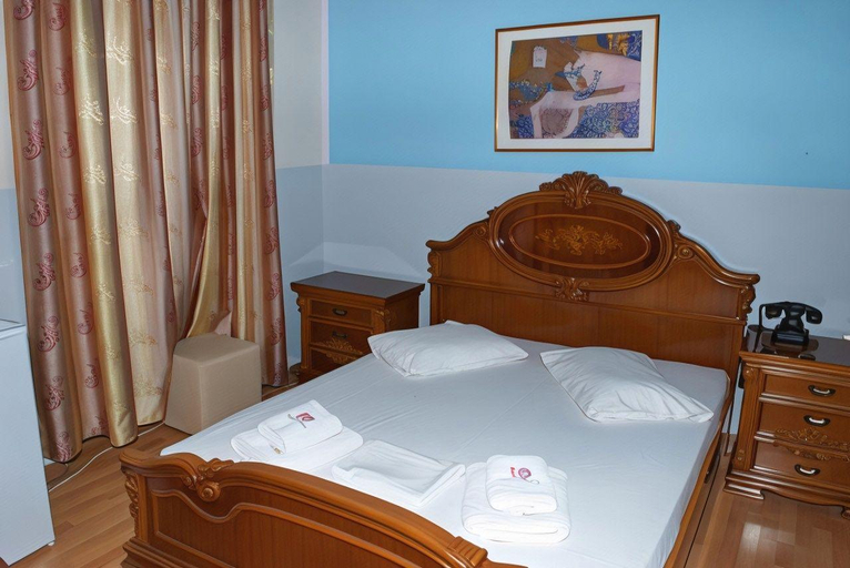 Bedroom 3, Diethnes Hotel, Attica