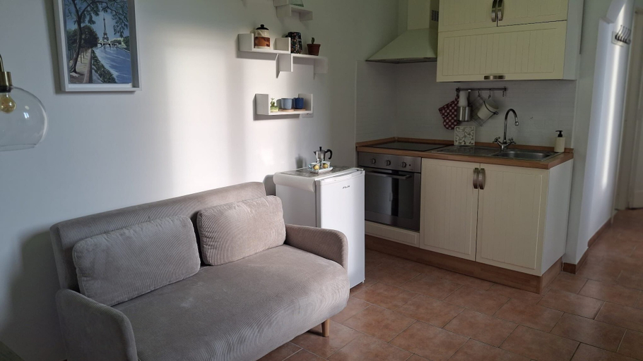 Interior 3, 38 Stay, Napoli