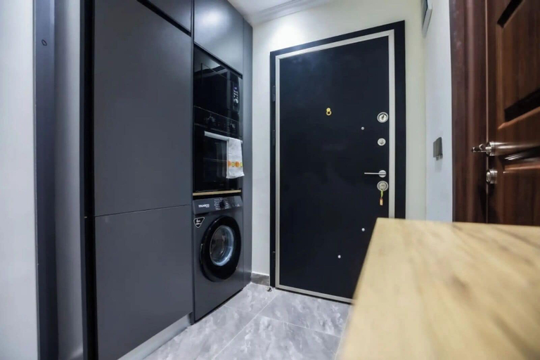 Private kitchen 4, Floria 807B, Accra