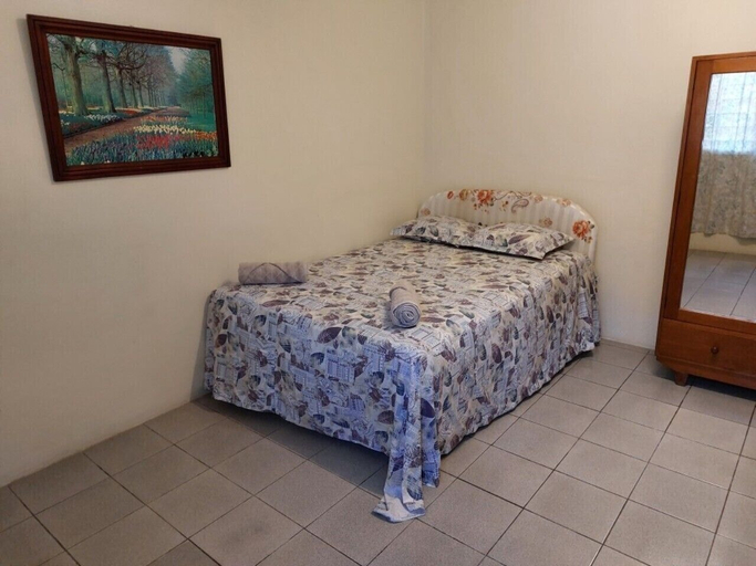 Room 5, Newtown Beach Bed and Bath, Ba