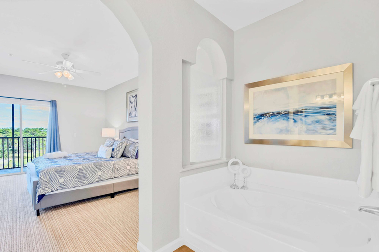 Room 2, Modern 2BR Condo w Private Patio7 min to Disney, Orange