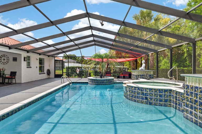 Sport & Beauty 5, Stunning Executive Ruyper 4 Bedroom Home by RedAwning, Citrus
