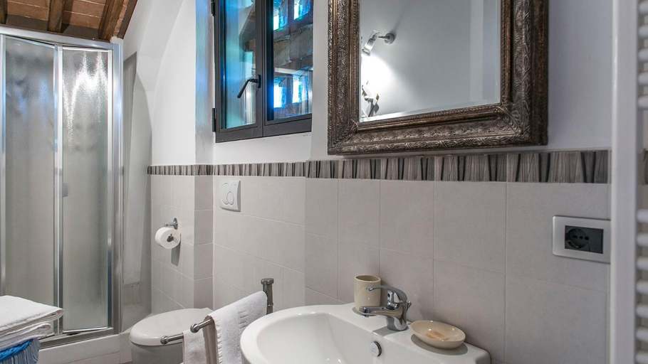 Bathroom, PODERE SANT'EUGENIO 14, Emma Villas, Siena