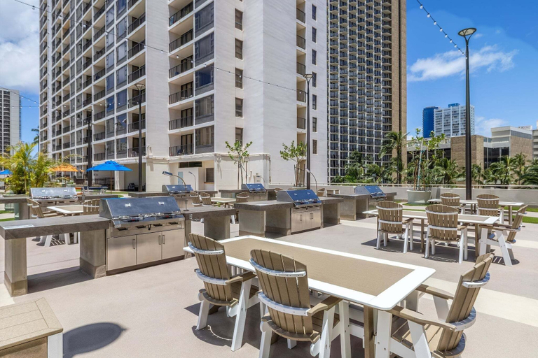 Food & Drinks, Tower 1 Suite 2705 - QQS, Honolulu