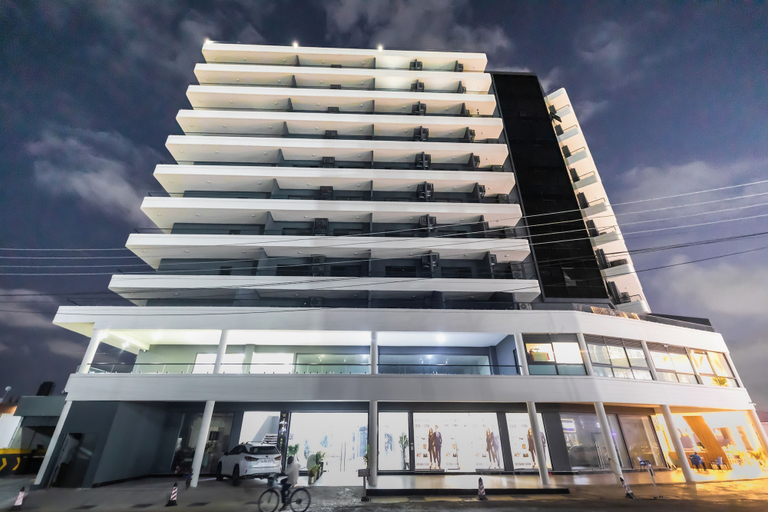 Exterior 5, Floria 807B, Accra