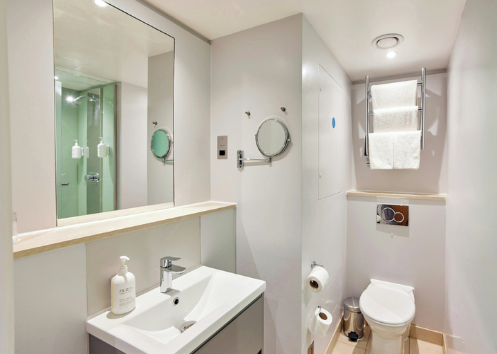 Bathroom 4, Thistle London Park Lane, London