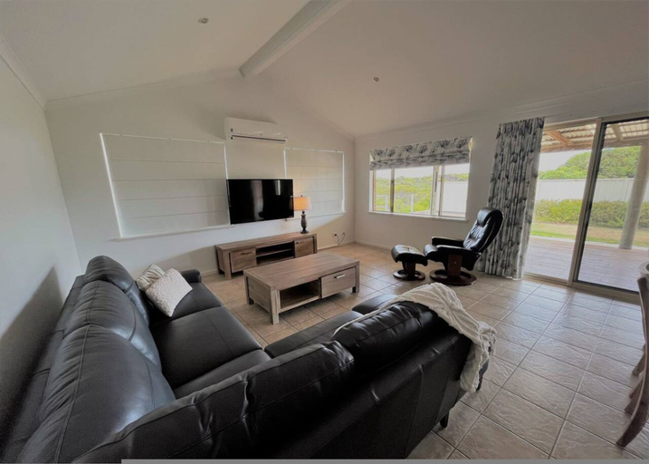 Room 2, The Willow in West Beach, Esperance