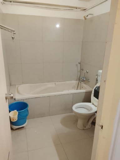 Bathroom, FabHotel De Rajnigandha, Nashik