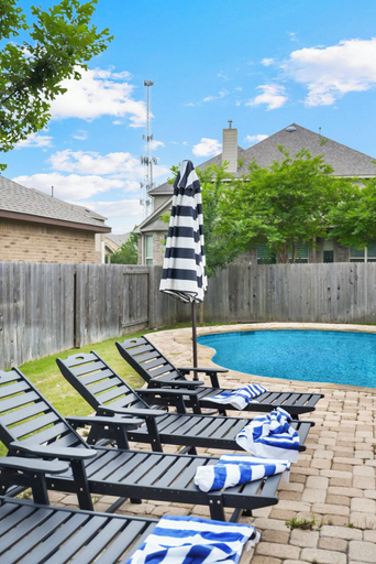 Pool 2, Cozy 5BR Getaway Pool Games Sleeps 18, Travis
