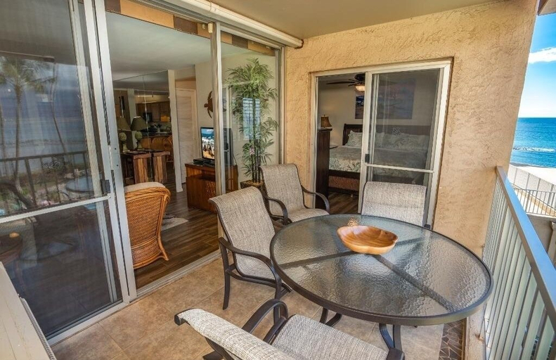 Outdoor dining 5, Menehune Shores, #308 2 Bedroom Condo, Maui