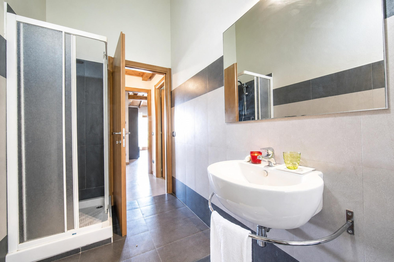 Bathroom 3, Relax al Moro Apt with Pool, Varese