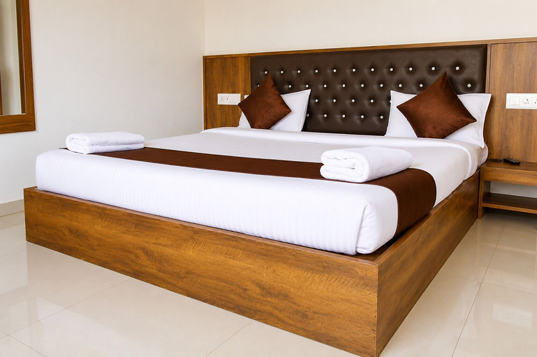 Room 4, Hotel green crystal, Satara