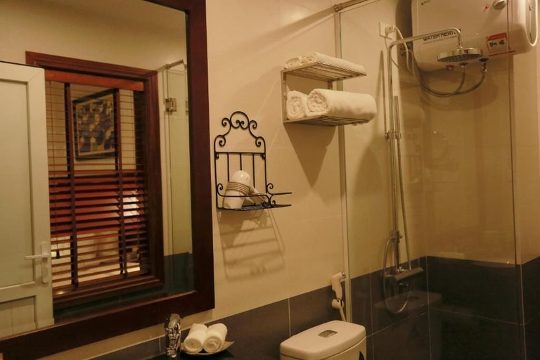 Bathroom 4, The Melbourne Hotel, Ninh Bình