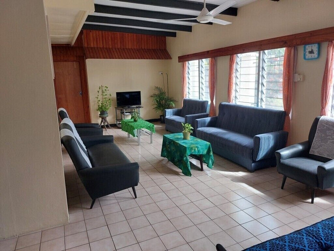 Living area 4, Newtown Beach Bed and Bath, Ba