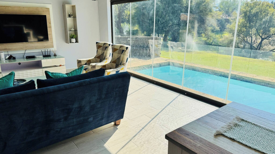 Pool 5, Beautiful 4-br House on 51 Pecanwood, Bojanala