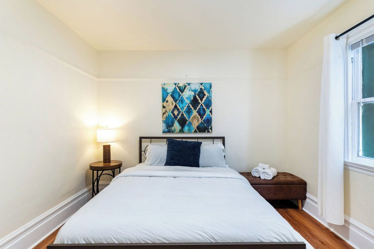 Room 3, Big & Beautiful 6 Bedroom 2.5 Bath, Alameda