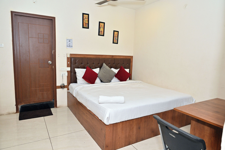 Room 3, HOTEL GANESH MAHALAKSHMI INN, Guntur
