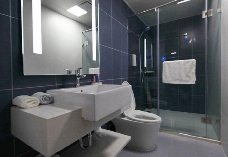 Bathroom 4, Hanting Hotel Beijing Jishuitan, Beijing