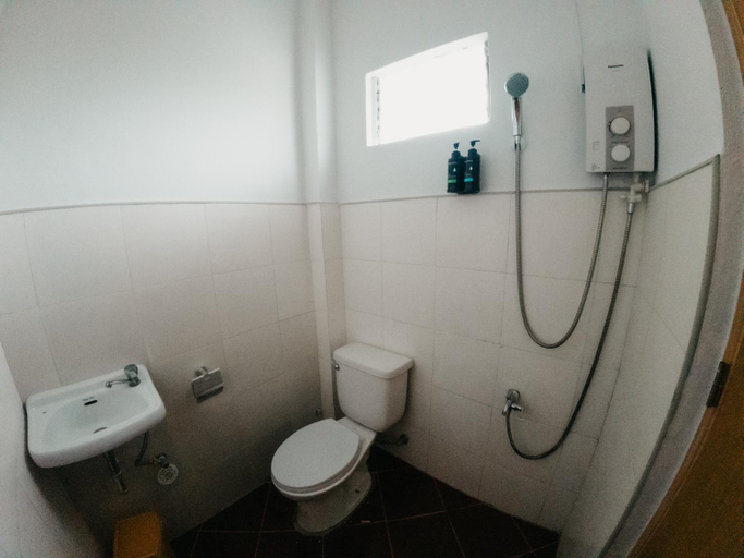 Bathroom 2, Summer Guest House, Moalboal