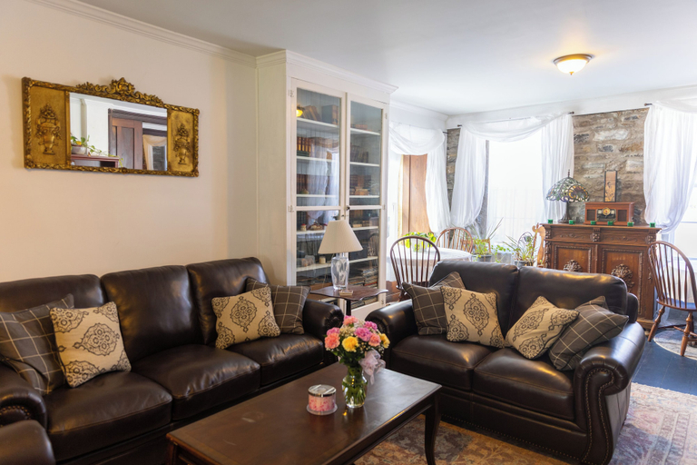 Interior 3, Lilac Inn Waddington, Lake Ontario