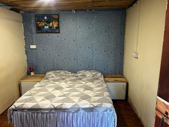 Room 3, Hotel swaraj, Pune
