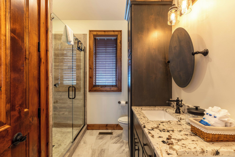 Interior 2, True Blue 92 at Eagles Nest, Avery