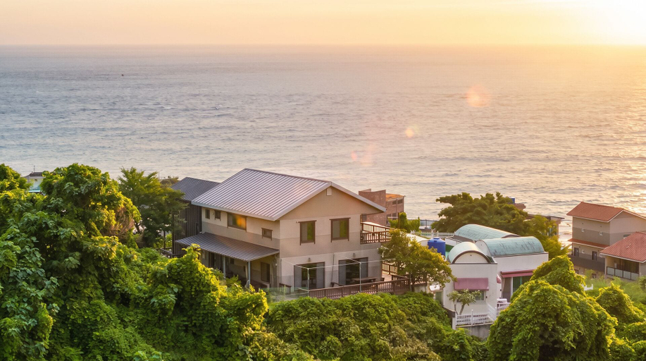 Exterior & Views, Gyeongju Happy Dream Ocean View Pension, Gyeongju