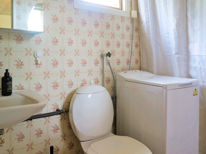 Bathroom, 4 Person Holiday Home in Gotene, Götene