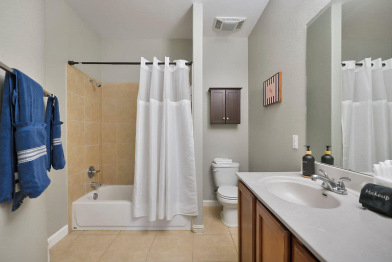 Bathroom 3, Cozy 5BR Getaway Pool Games Sleeps 18, Travis