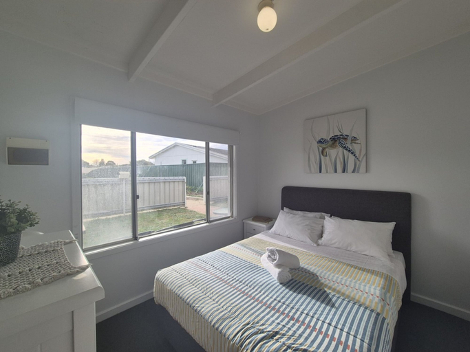Room 5, Esperance Little Units 1, Esperance
