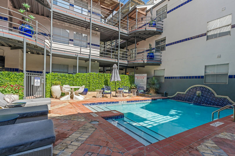 Pool 3, 201-4thStreet-207, Travis