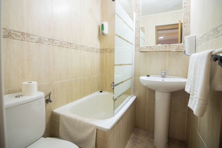 Bathroom 5, Alojamientos Plaza Mayor, Cáceres