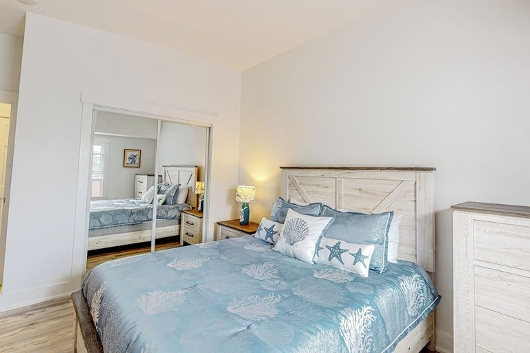 Room 2, 125 Atlantic Avenue, Lincoln